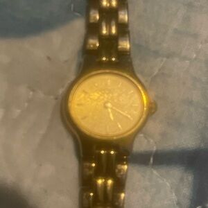 Seiko Chic Gold-Tone Women's Watch. Needs battery.
